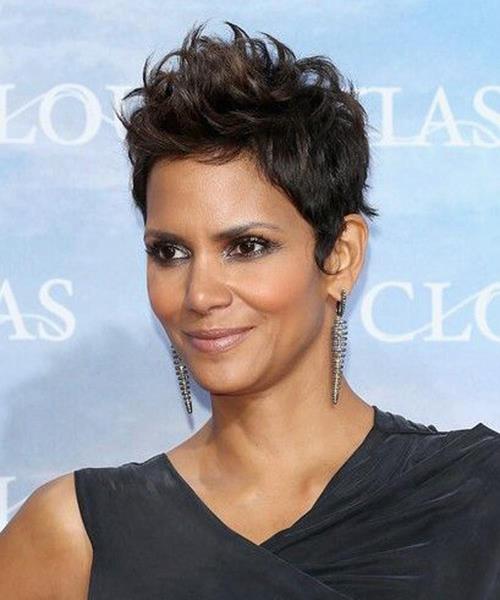 Halle Berry'nin Dağınık Katmanlı Saç Modeli
